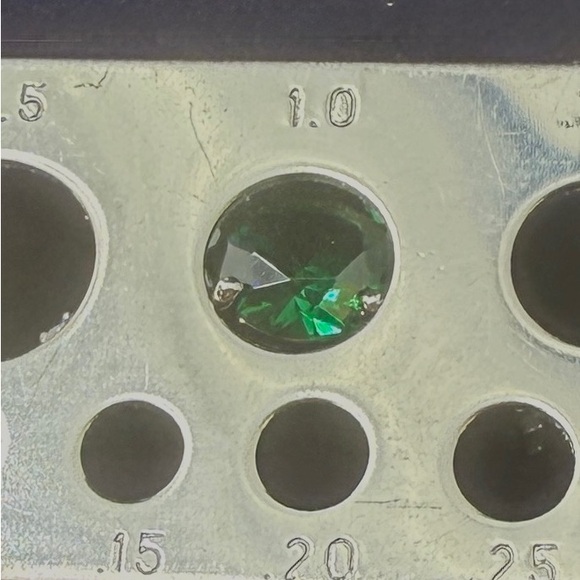 Genuine Emerald Solitaire Ring Pave’ Side Stones 1 ct NIB Size 7 - Picture 14 of 14